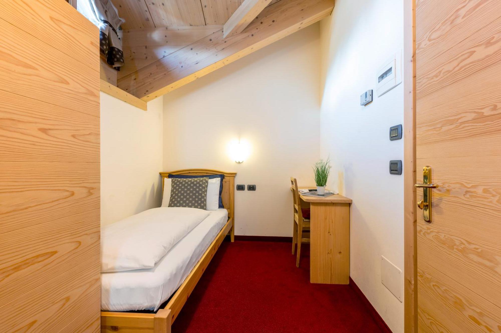 איזולצ'יה Hotel Cardo מראה חיצוני תמונה