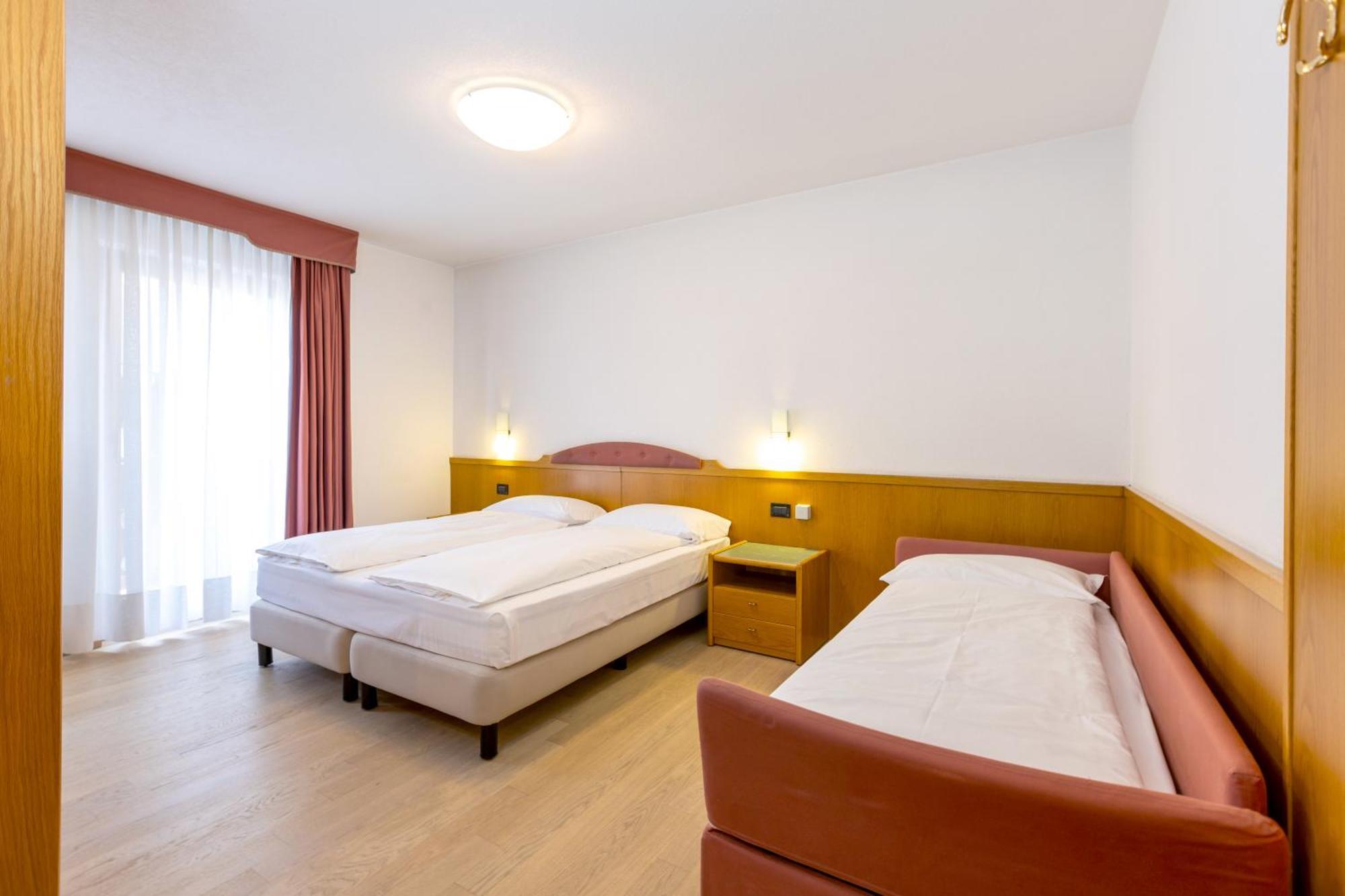 איזולצ'יה Hotel Cardo מראה חיצוני תמונה